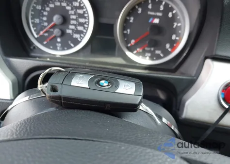 2011 BMW M3 z USA, uszkodzony, nr VIN WBSKG9C53BE368445